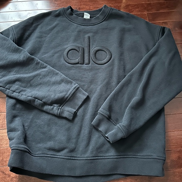 ALO Yoga Tops - Alo Yoga crewneck
